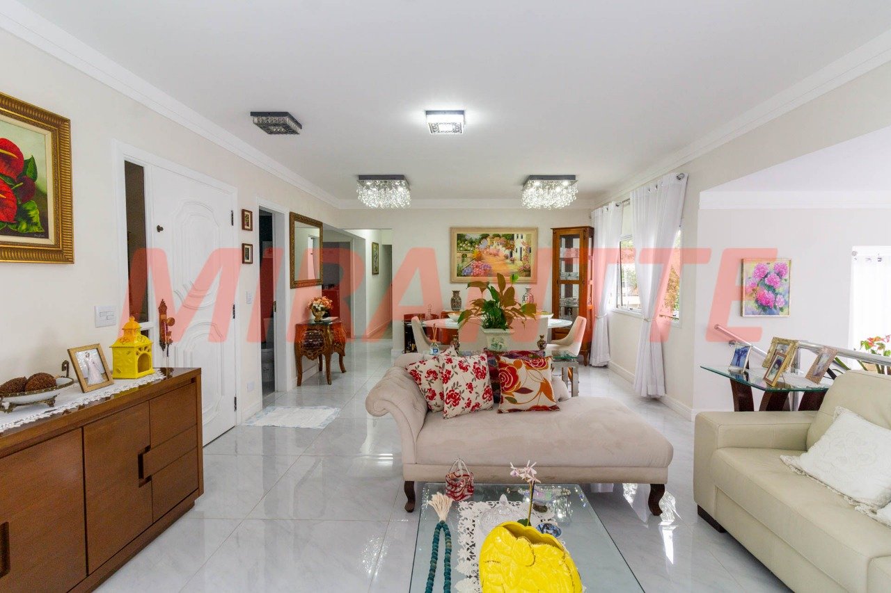 Apartamento de 179m² com 4 quartos em Água Fria