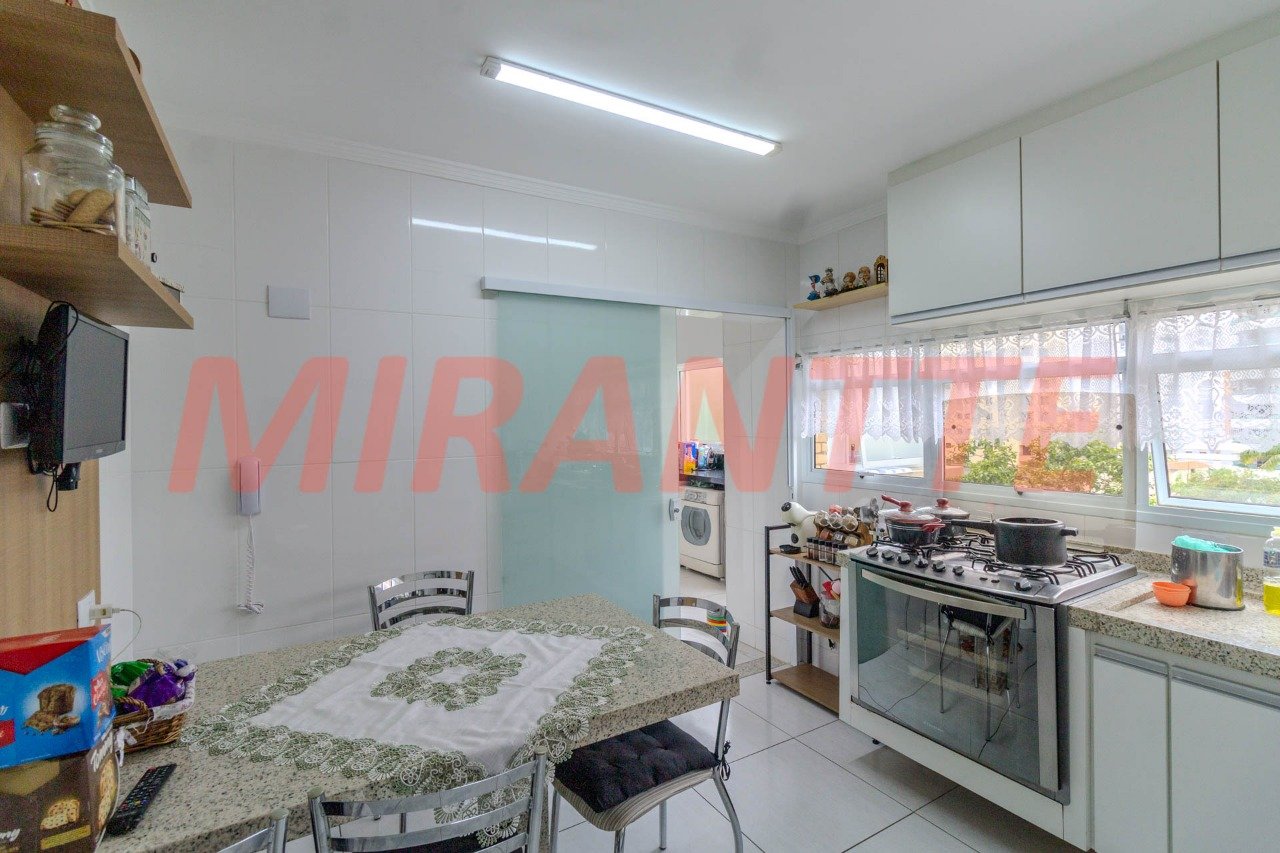Apartamento de 179m² com 4 quartos em Água Fria