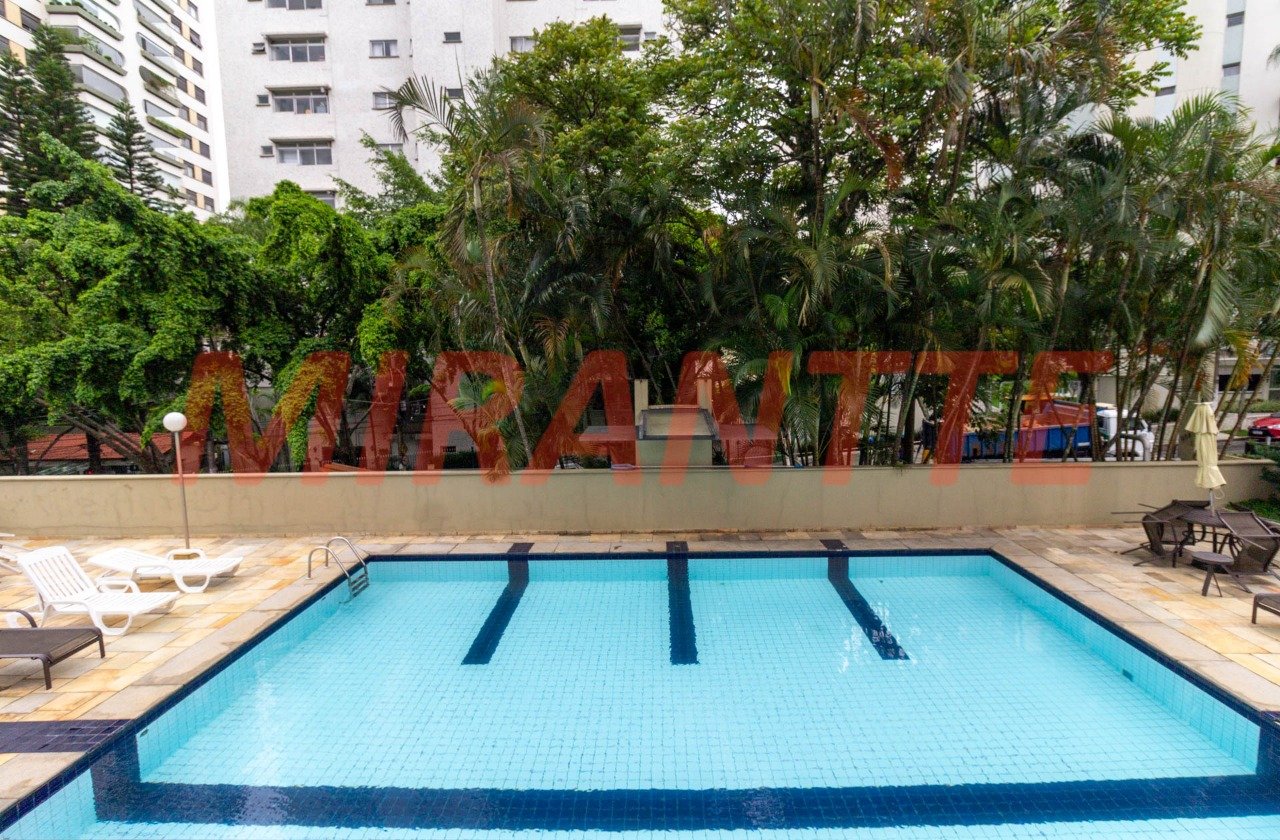 Apartamento de 179m² com 4 quartos em Água Fria