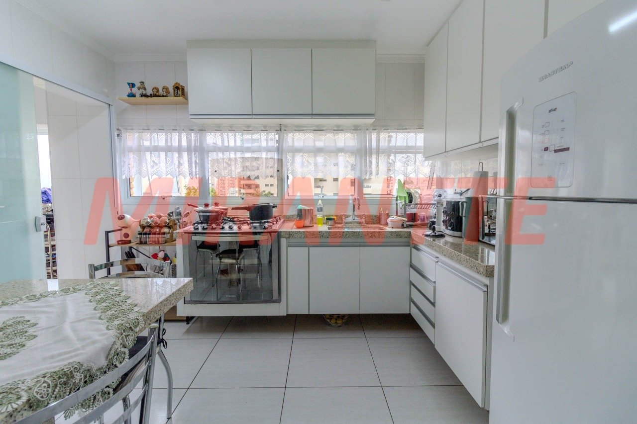Apartamento de 179m² com 4 quartos em Água Fria