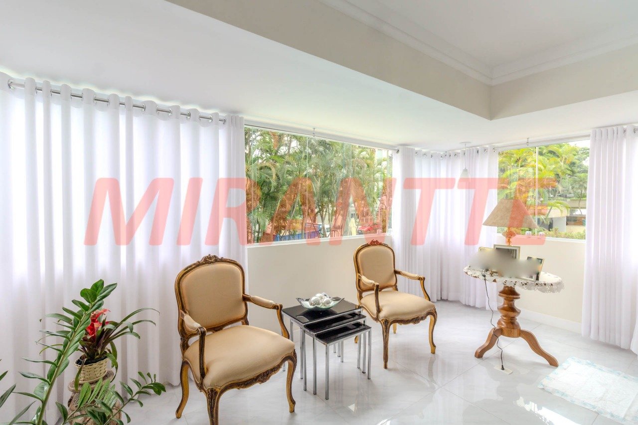Apartamento de 179m² com 4 quartos em Água Fria