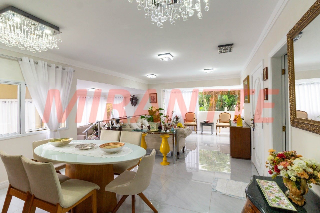 Apartamento de 179m² com 4 quartos em Água Fria