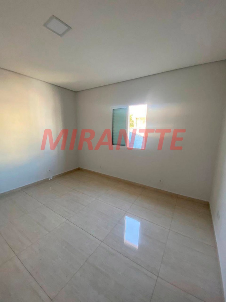 Sobrado de 200m² com 5 quartos em Parque Sao Luis