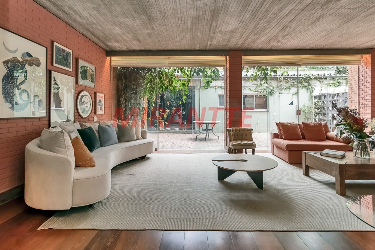 Sobrado de 345m² com 4 quartos em Alto de Pinheiros