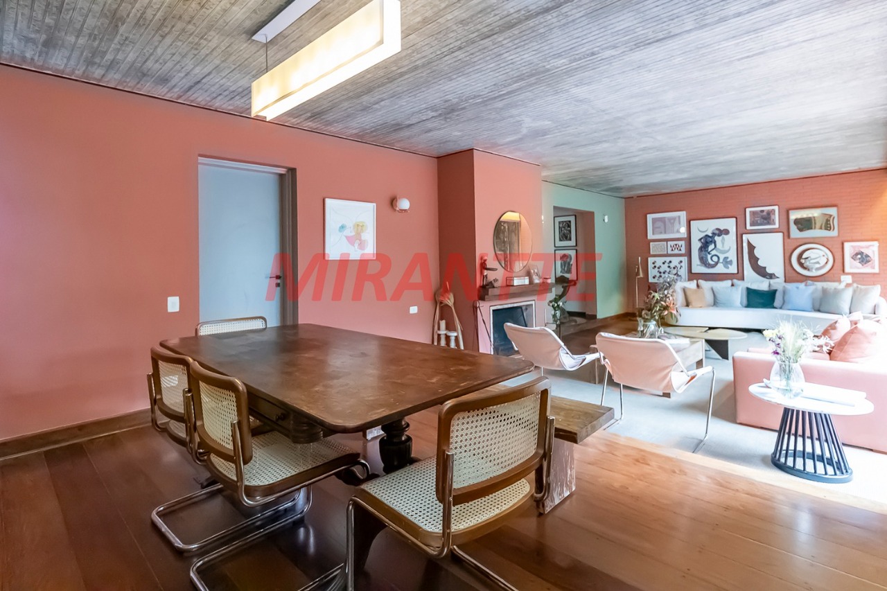 Sobrado de 345m² com 4 quartos em Alto de Pinheiros