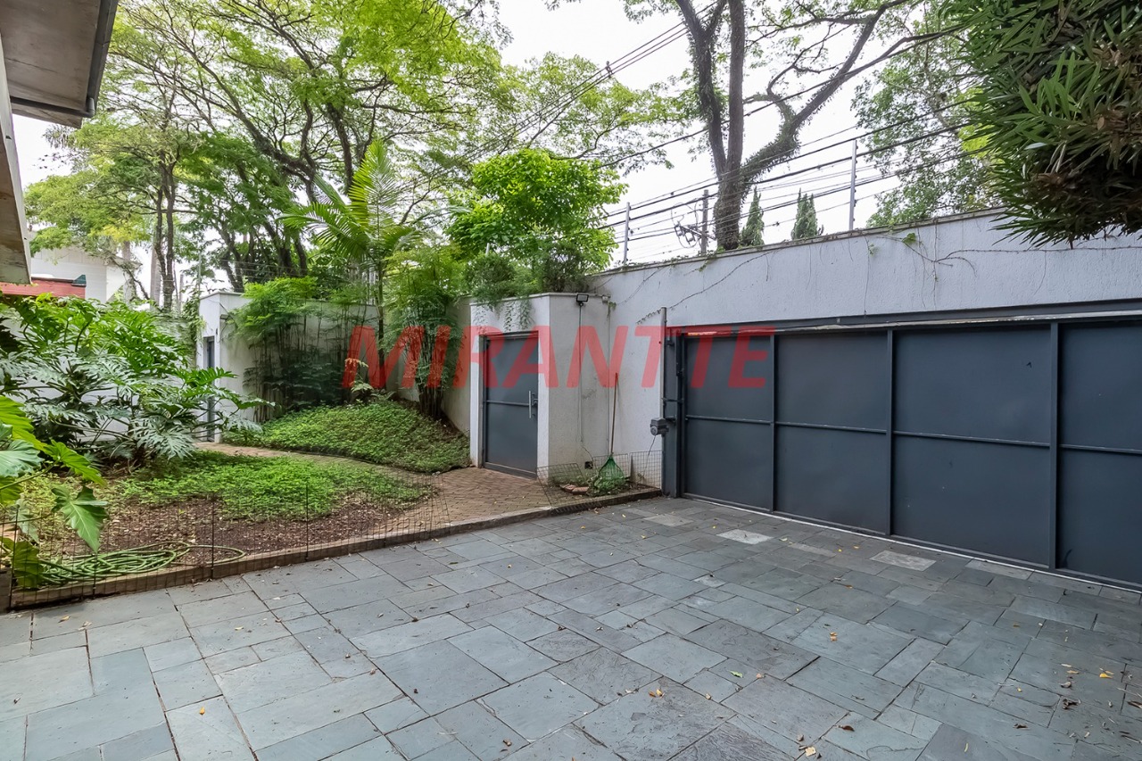 Sobrado de 345m² com 4 quartos em Alto de Pinheiros