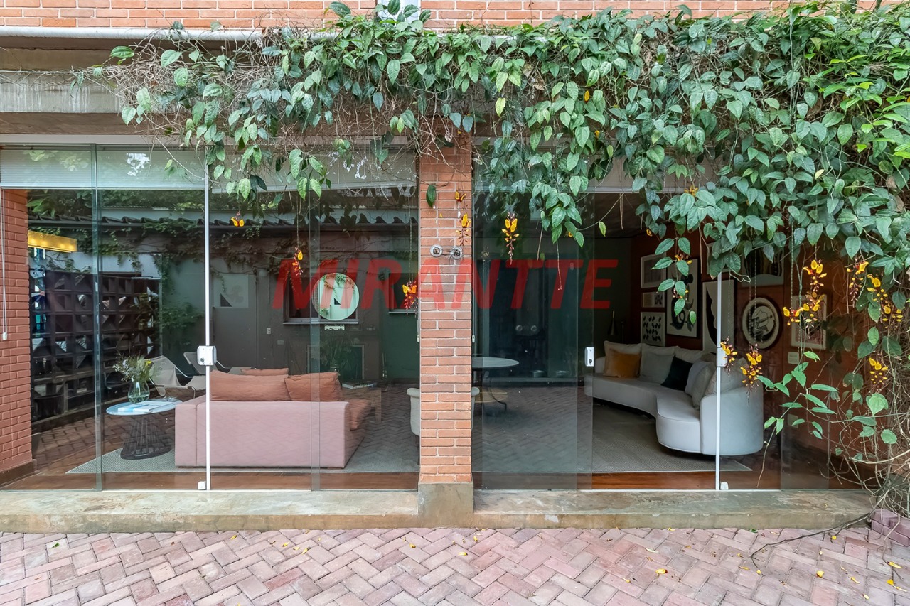 Sobrado de 345m² com 4 quartos em Alto de Pinheiros