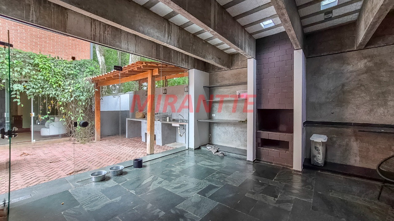 Sobrado de 345m² com 4 quartos em Alto de Pinheiros