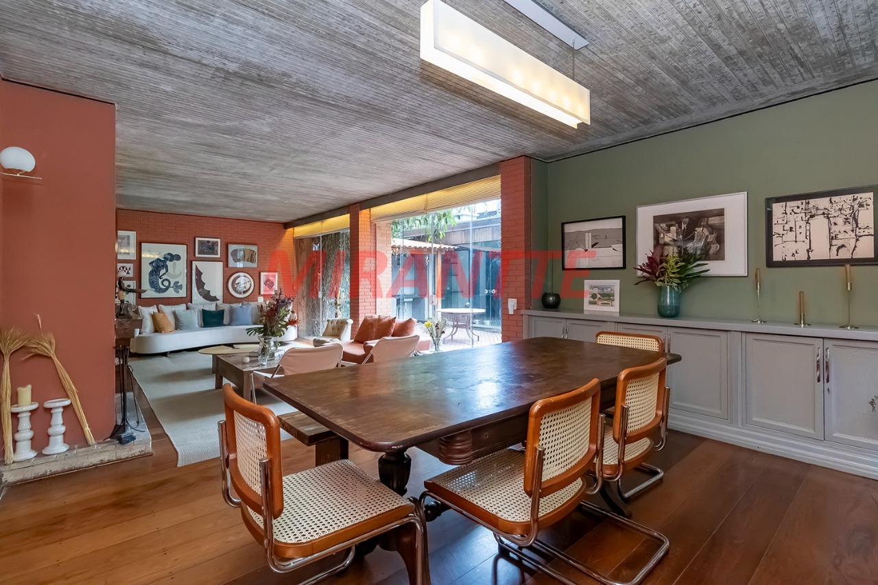 Sobrado de 345m² com 4 quartos em Alto de Pinheiros
