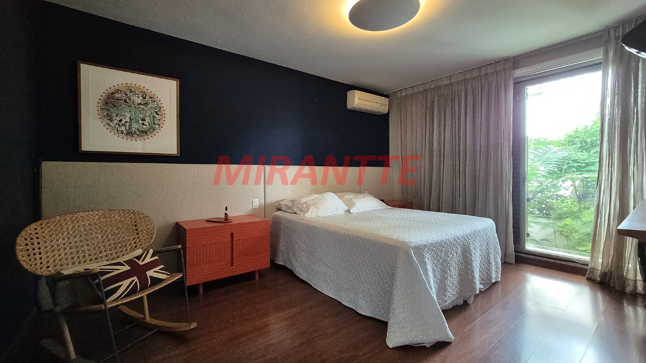 Sobrado de 345m² com 4 quartos em Alto de Pinheiros