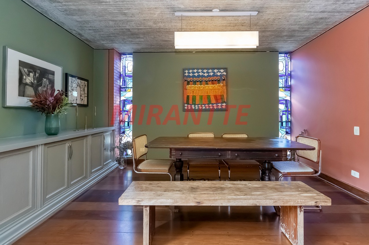 Sobrado de 345m² com 4 quartos em Alto de Pinheiros