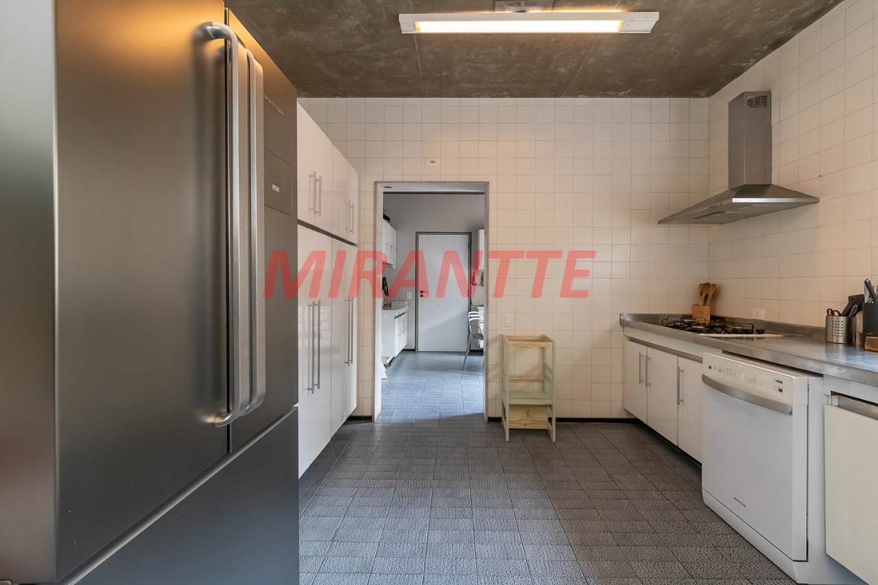 Sobrado de 345m² com 4 quartos em Alto de Pinheiros