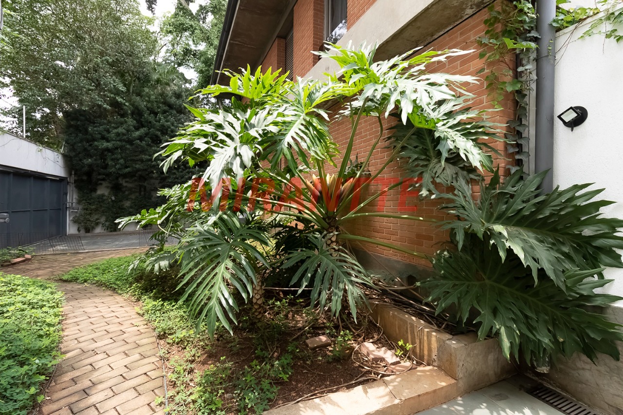 Sobrado de 345m² com 4 quartos em Alto de Pinheiros