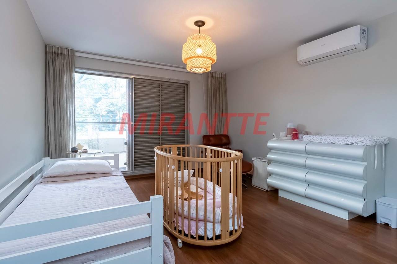 Sobrado de 345m² com 4 quartos em Alto de Pinheiros
