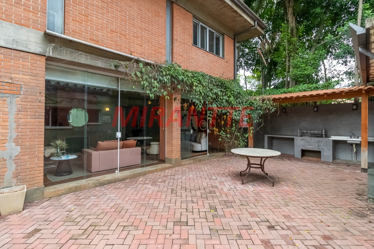 Sobrado de 345m² com 4 quartos em Alto de Pinheiros