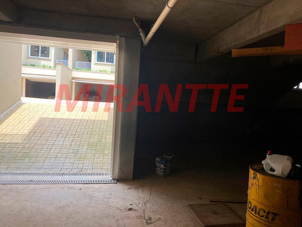 Cond. fechado de 400m² com 4 quartos em Barro Branco (Zona Norte)