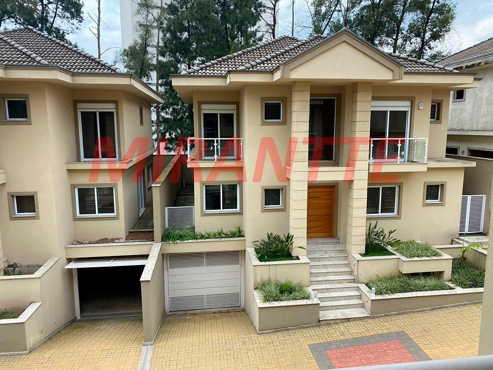 Cond. fechado de 400m² com 4 quartos em Barro Branco (Zona Norte)