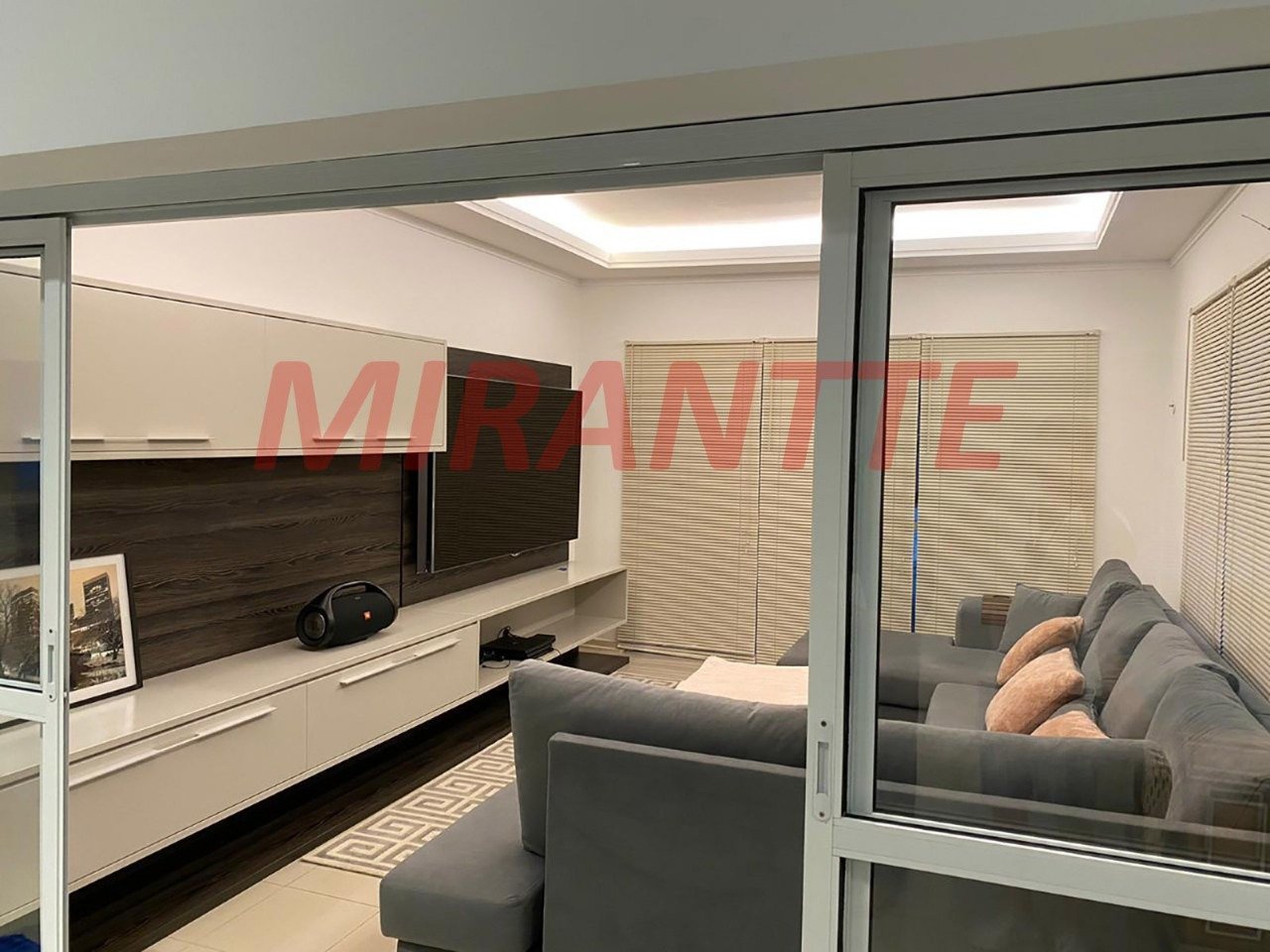 Cond. fechado de 1200m² com 4 quartos em Jardim dos Pinheiros