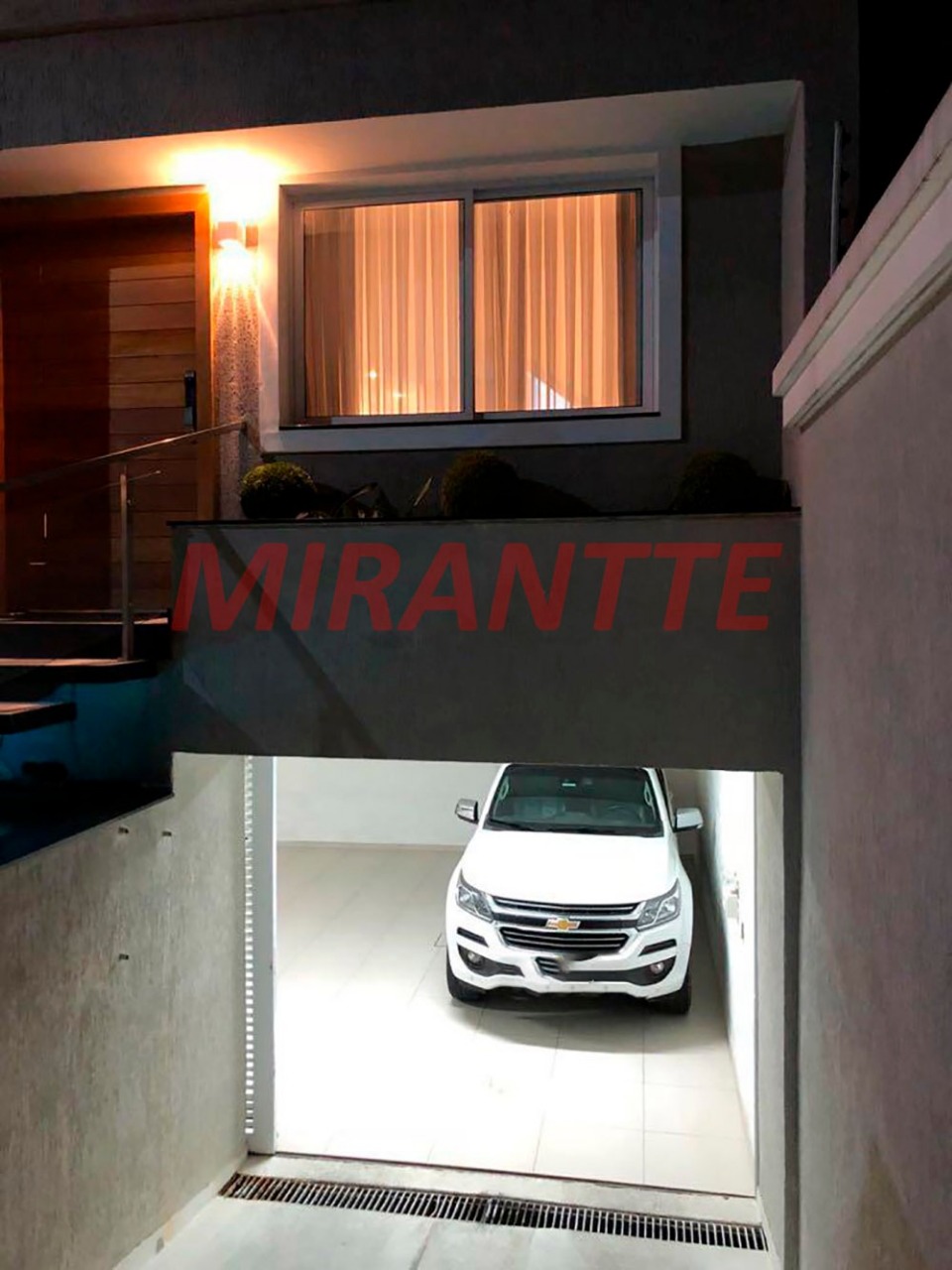 Sobrado de 265m² com 4 quartos em Jardim Virginia Bianca