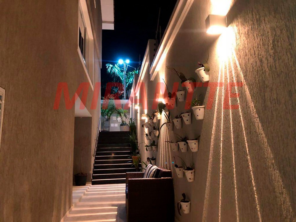 Sobrado de 265m² com 4 quartos em Jardim Virginia Bianca