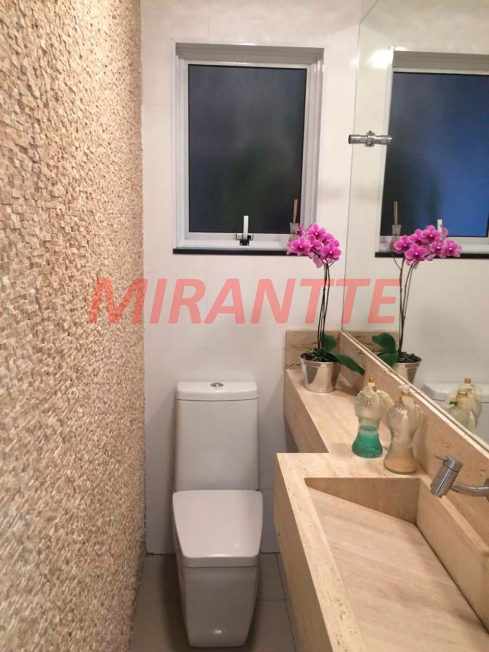 Sobrado de 265m² com 4 quartos em Jardim Virginia Bianca
