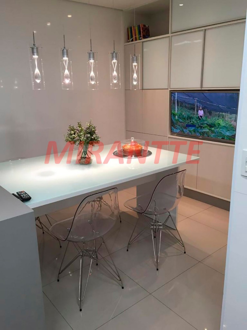 Sobrado de 265m² com 4 quartos em Jardim Virginia Bianca