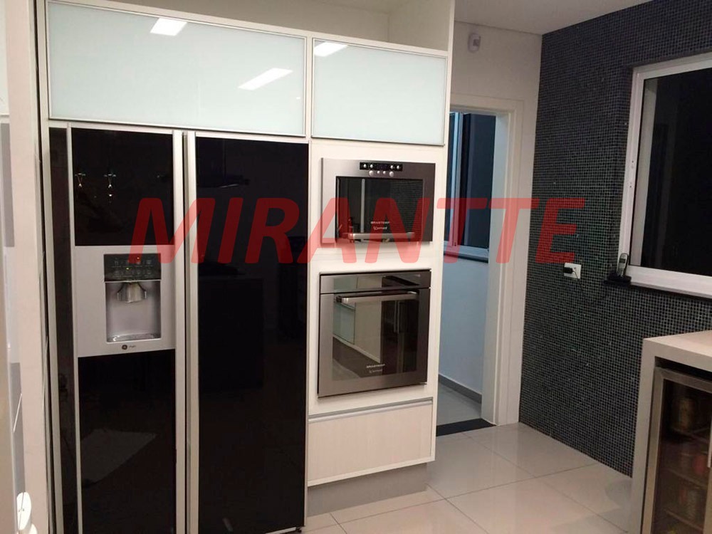 Sobrado de 265m² com 4 quartos em Jardim Virginia Bianca