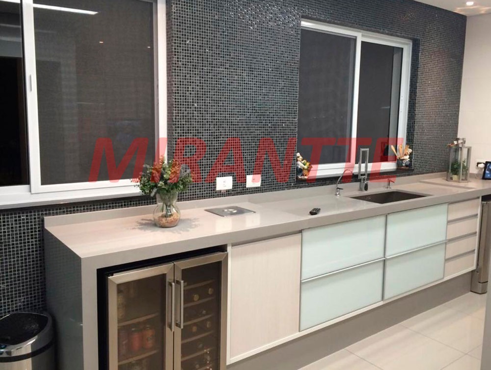 Sobrado de 265m² com 4 quartos em Jardim Virginia Bianca