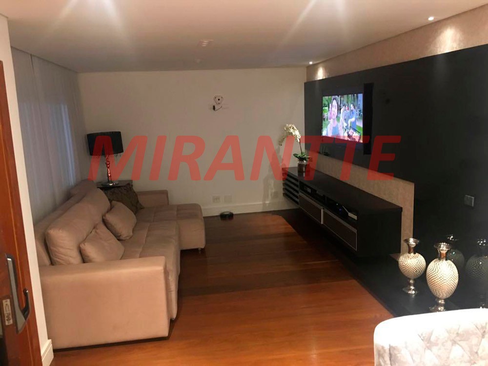 Sobrado de 265m² com 4 quartos em Jardim Virginia Bianca