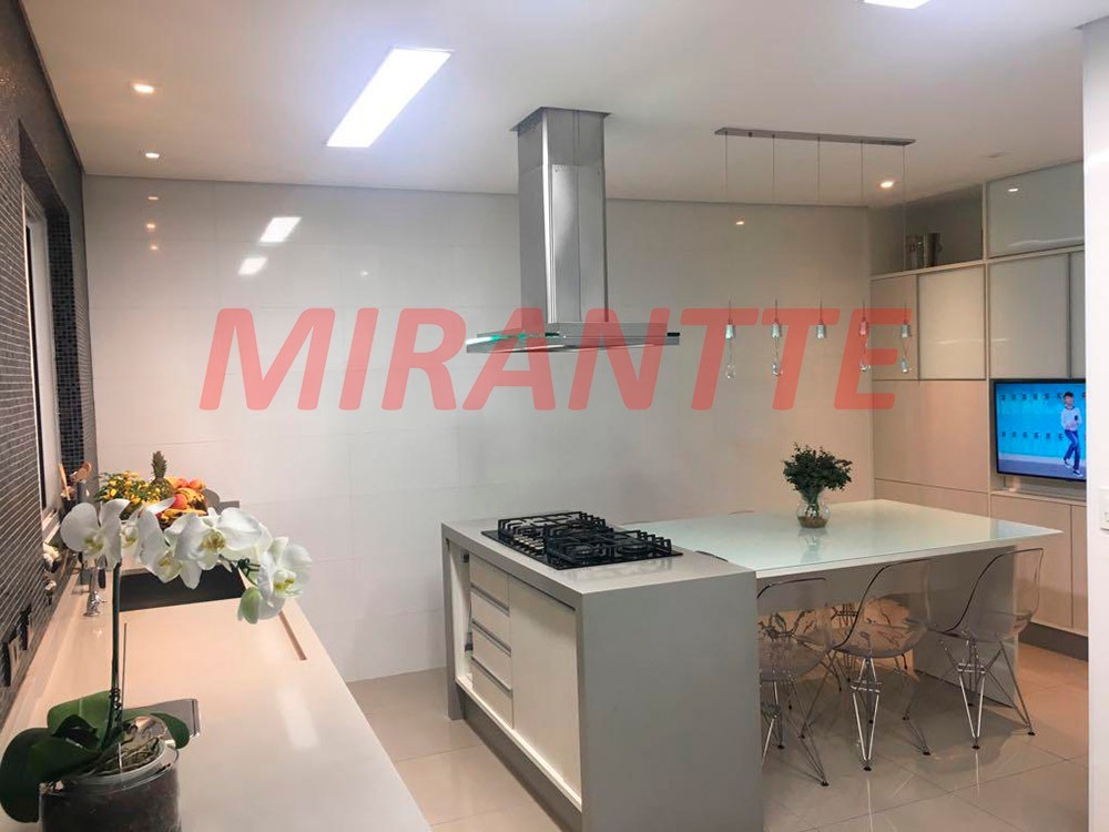 Sobrado de 265m² com 4 quartos em Jardim Virginia Bianca