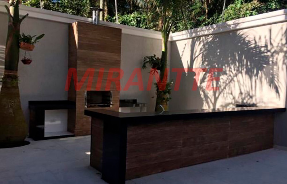 Sobrado de 265m² com 4 quartos em Jardim Virginia Bianca