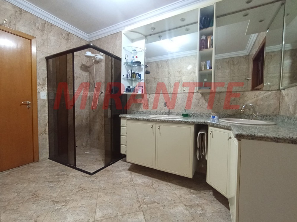 Sobrado de 180m² com 5 quartos em Santana