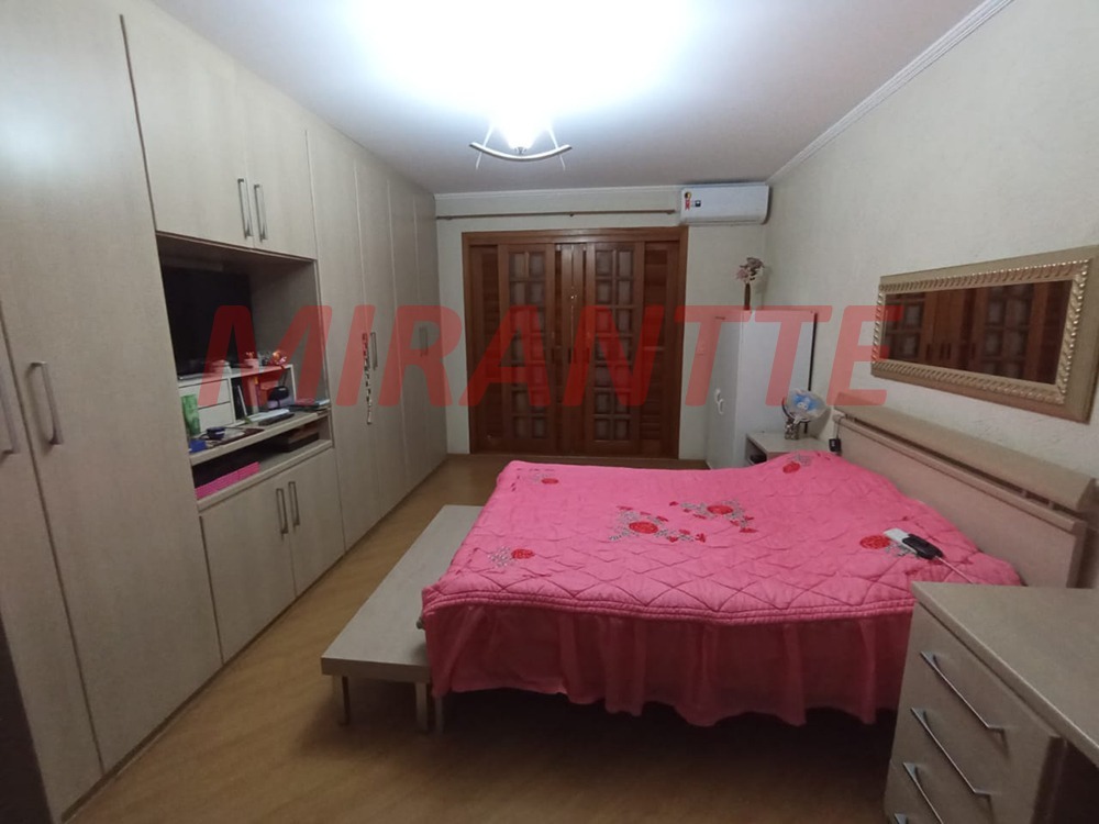 Sobrado de 180m² com 5 quartos em Santana