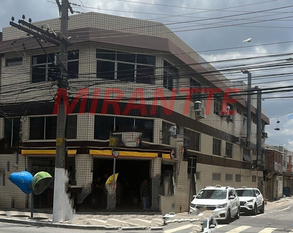 Comercial de 240m² em Santana