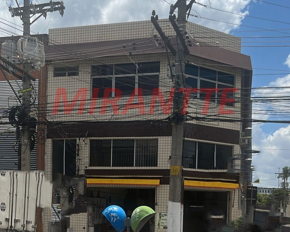 Comercial de 240m² em Santana