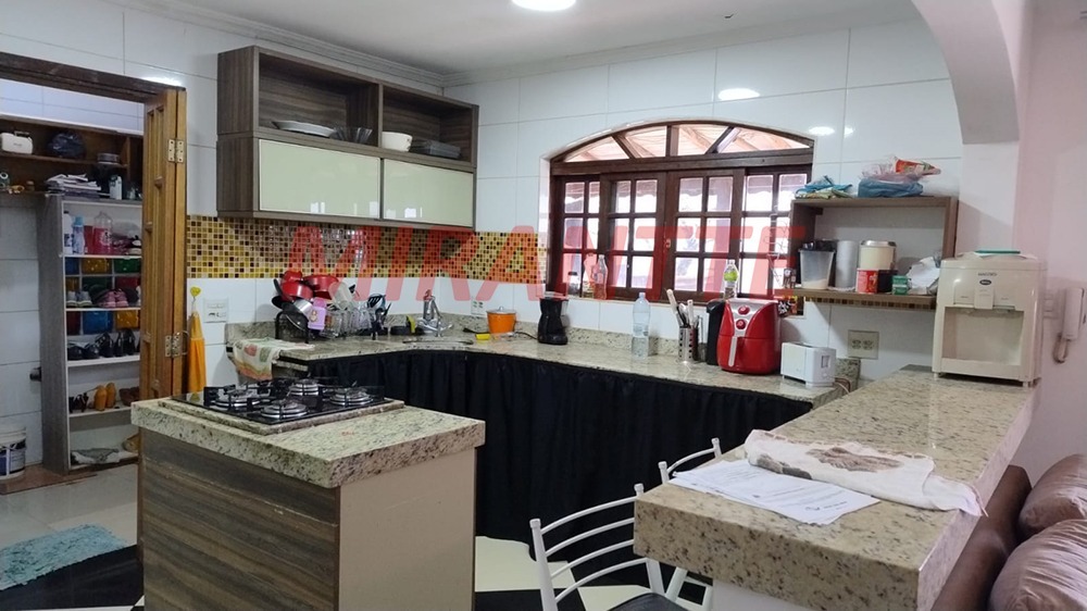 Cond. fechado de 150m² com 2 quartos em parque cerros verdes