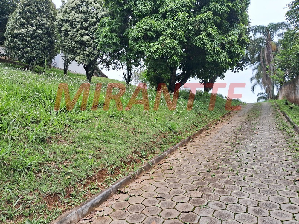 Cond. fechado de 150m² com 2 quartos em parque cerros verdes