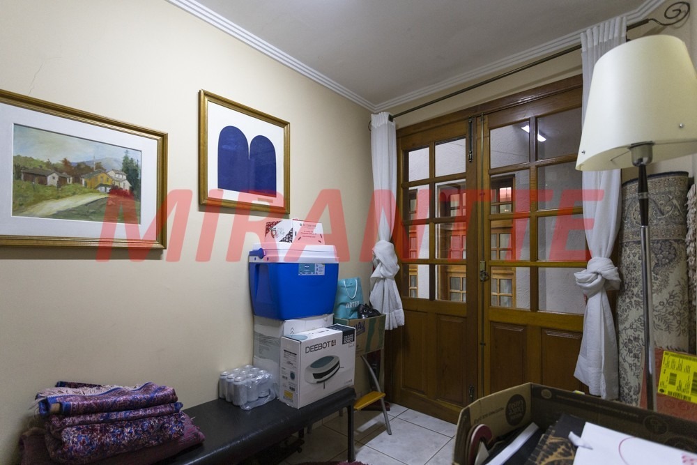 Cond. fechado de 320m² com 4 quartos em Tremembe