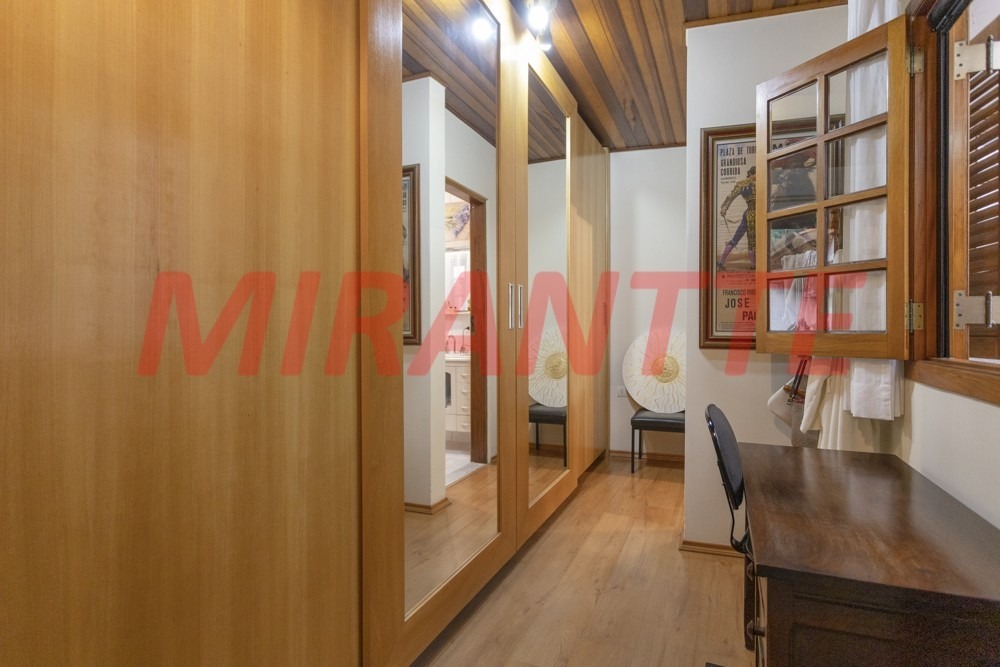 Cond. fechado de 320m² com 4 quartos em Tremembe
