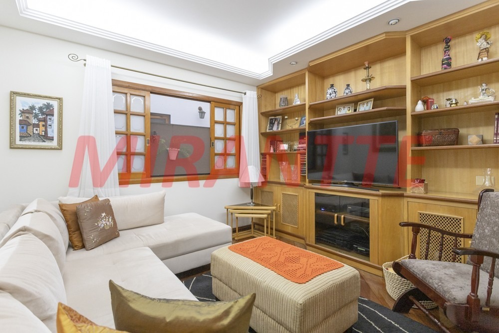 Cond. fechado de 320m² com 4 quartos em Tremembe
