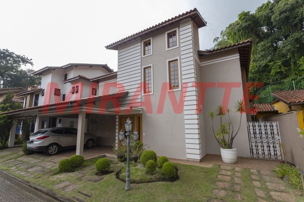Cond. fechado de 320m² com 4 quartos em Tremembe