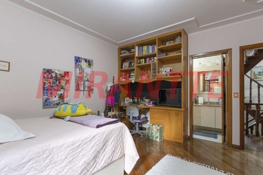 Cond. fechado de 320m² com 4 quartos em Tremembe
