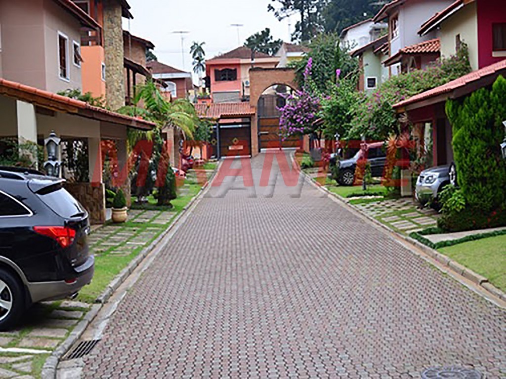 Cond. fechado de 320m² com 4 quartos em Tremembe