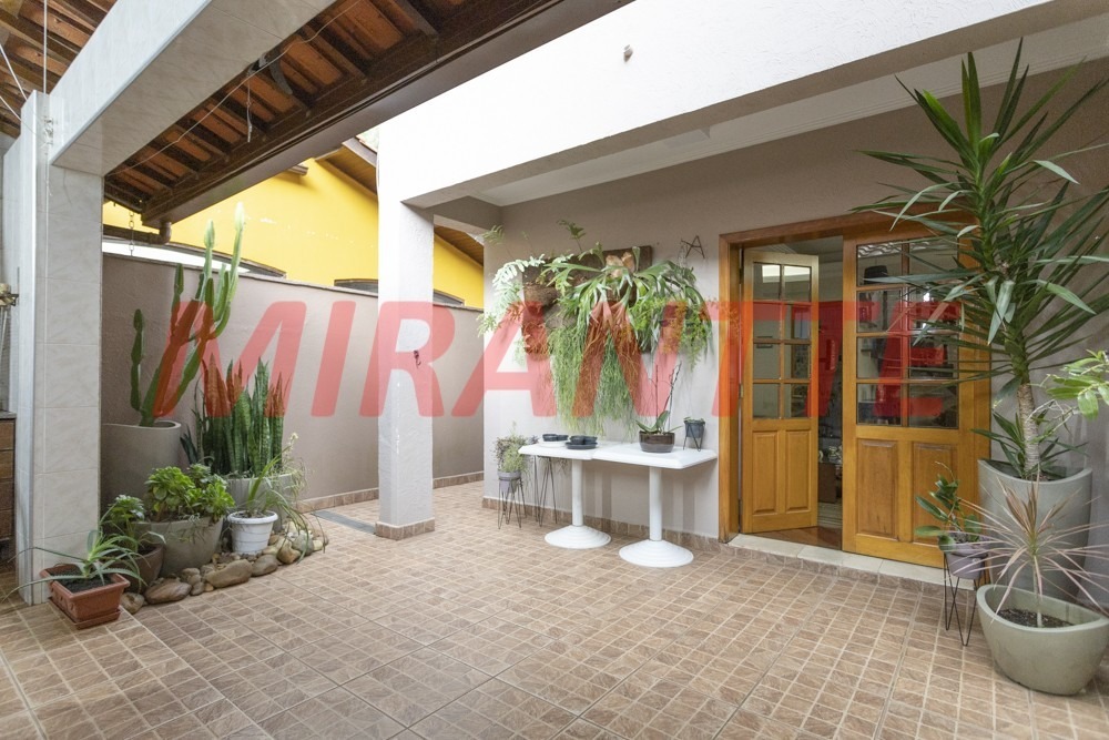 Cond. fechado de 320m² com 4 quartos em Tremembe