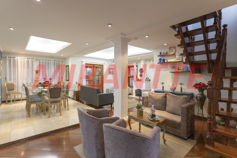 Cond. fechado de 320m² com 4 quartos em Tremembe