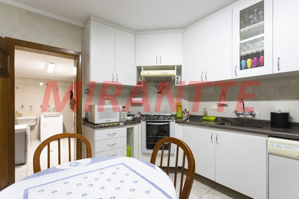 Cond. fechado de 320m² com 4 quartos em Tremembe