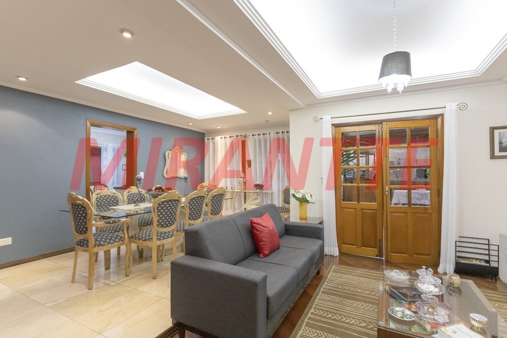 Cond. fechado de 320m² com 4 quartos em Tremembe