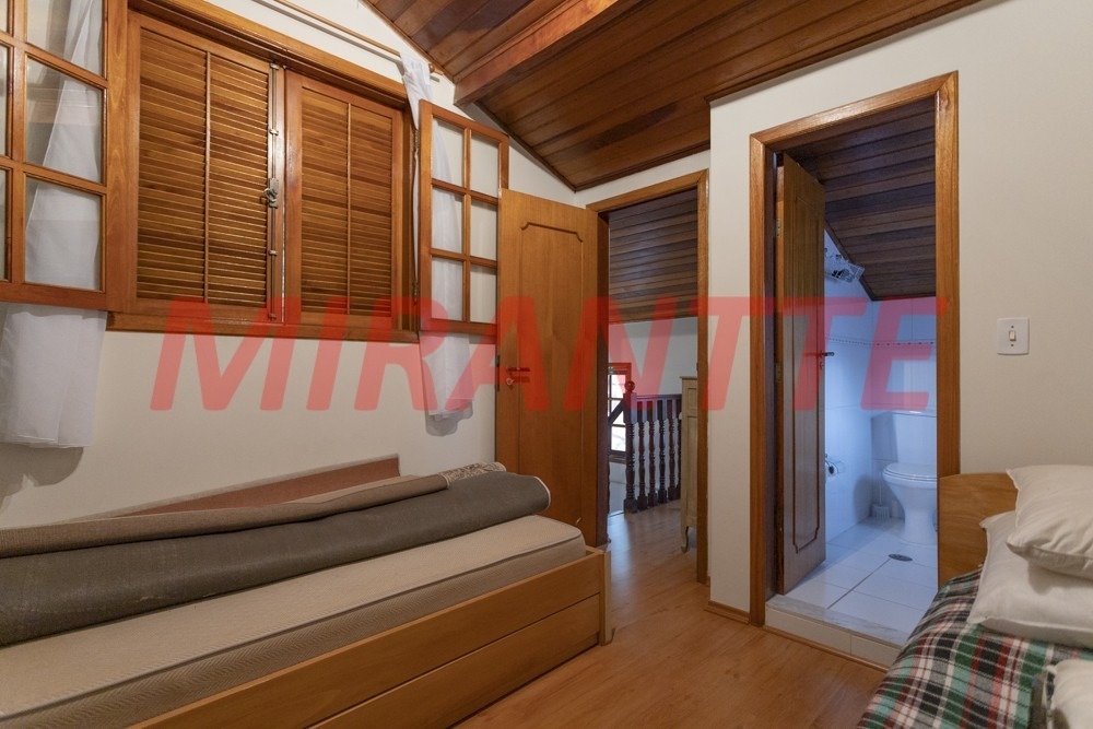 Cond. fechado de 320m² com 4 quartos em Tremembe