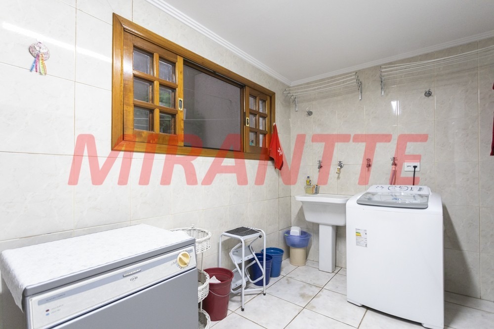 Cond. fechado de 320m² com 4 quartos em Tremembe
