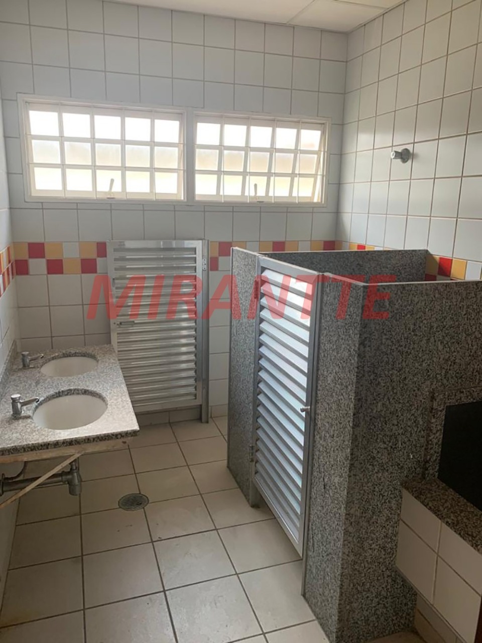 Comercial de 250m² em Jardim do Colégio (Zona Norte)